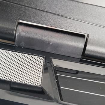 Monster Laptopumun Ekranını Kirli Bıraktı Ve Menteşesini Kırdılar!