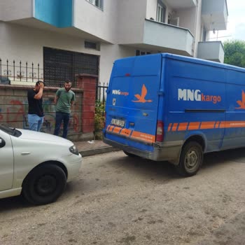 MNG Kargo Dağıtım Aracı Park Halindeki Aracıma Çarptı
