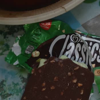 Algida Classics Antep Fıstıklı Dondurmada Saç Çıkması