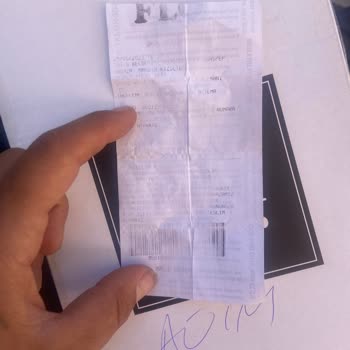 FLO Ayakkabı Ayakkabı Yanları Ve Etrafı Yırtık