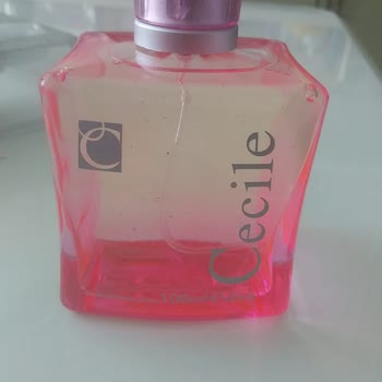 Cosmetica Cecile Diva Parfümün İçinde Çay Çöpüne Benzer Şeyler Var!