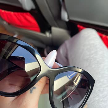 Atasun Optik Burberry Gözlükte Çizikler Var