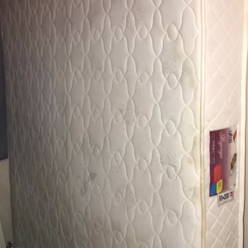 Yetişenler AVM Gemlik Yatak Odası Takımının Paslanması Eksik Ve Uyumsuz Parçası