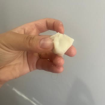 Mantı-ye Mantının İçinden Geçen Saç Çıktı!