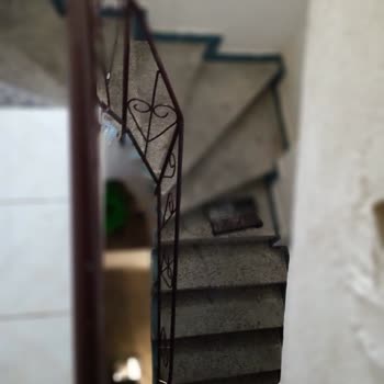 Sürat Kargo Apartmana Atilan Kargo Paketi