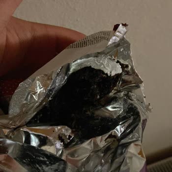 Elvan Gıda Kek Paket İçerisinde Isırılmış Şekilde Yarım Halde Çıktı