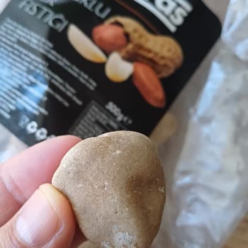 Harras Marka Kabuklu Fıstık Paketinden Taş Çıktı.