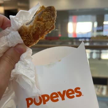 Popeyes Kanatların Tüylü Olması