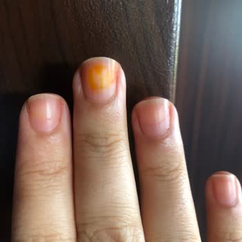 Flormar 321 Red Flag Oje Tırnakları Turuncu Yapıyor