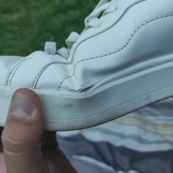 Bershka'nın Kalitesiz Ayakkabısı