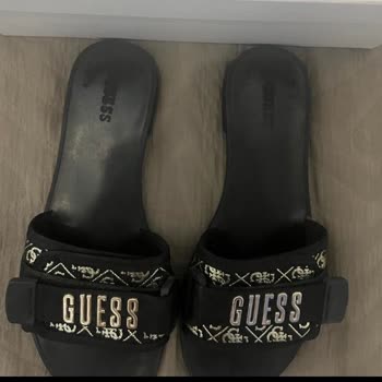 Guess Terlik 2 Kez Giyilmede Soyulma