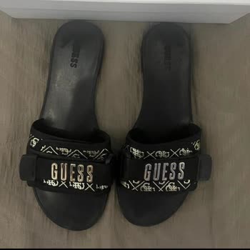 Guess Terlik 2 Kez Giyilmede Soyulma