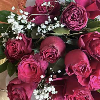 ÇiçekSepeti Sipariş Verdiğim Gül Buketi Buruşuk Soluk Eski Vasat Gül Buketi Çıktı