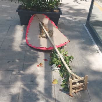 Taze Çiçek İletişim Sıfır, Bozuk Ürün Ve Görseldeki Ürünle Alakası Yok