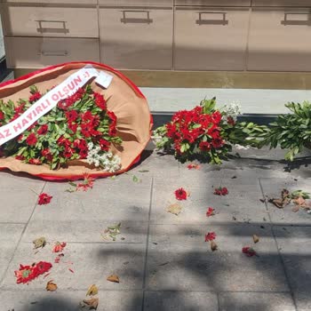 Taze Çiçek İletişim Sıfır, Bozuk Ürün Ve Görseldeki Ürünle Alakası Yok