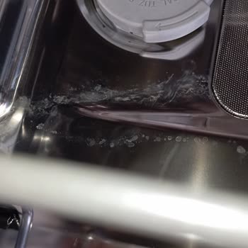 Siemens Bulaşık Makinesinin Kirli Bırakması Ve Kokması