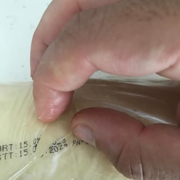 Yörsan Paletli Kaşar Dolapta Kapalı Kutu Olarak Durmasına Rağmen Bozuldu