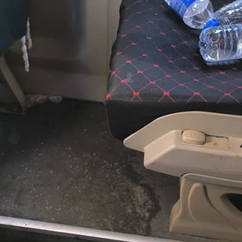 Uludağ Turizm Otobüste Kusma Olayı Ve Temizlik Yapılmaması!