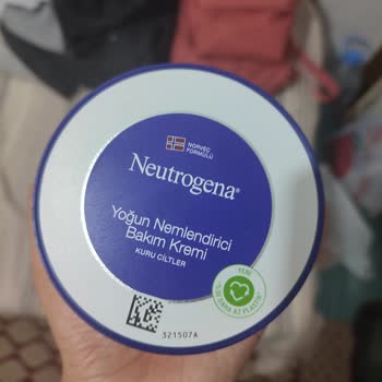 Neutrogena Nemlendirici Krem Cildimde Silgi Gibi Soyuluyor