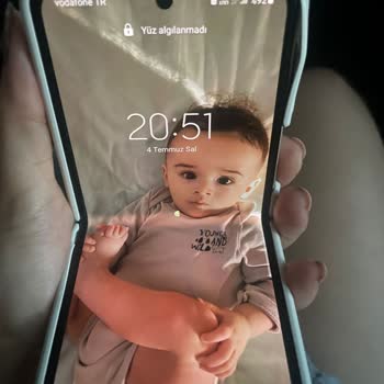 Samsung Galaxy Flip 3 Telefonumda Garanti Kapsamında Oluşan Ekran Sorunu