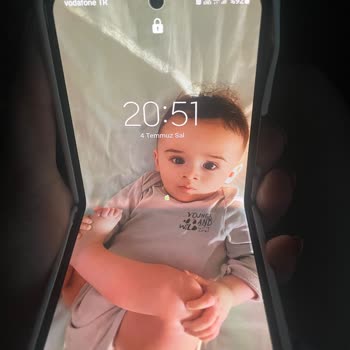 Samsung Galaxy Flip 3 Telefonumda Garanti Kapsamında Oluşan Ekran Sorunu