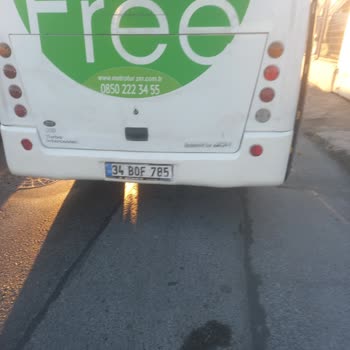 Metro Turizmin Servis Şoförünün Terbiyesizliği