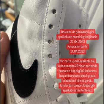 Nike 'da Derisi Aşınmış Ayakkabı