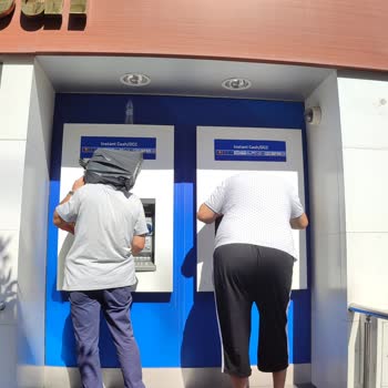 Aydın Efeler Hükümet Bulvarı Yapı Kredi ATM'leri Güneşten Kullanılamaz Hale Getiriliyor!