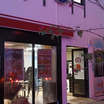 Burger King Ekmekleri Çöpe Atıyorlar