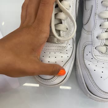 Nike Ayakkabı Ek Yerlerinden Açıldı