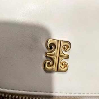 Pierre Cardin Çanta Renk Veriyor