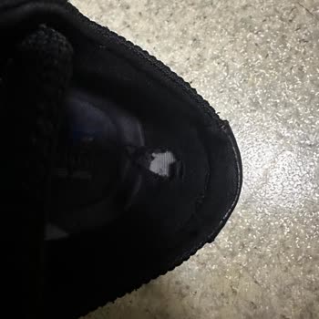 Skechers Markalı Ayakkabıda 1 Aylık Kullanım Sonucu Topuk Aşınması.