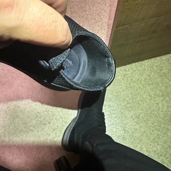Skechers Markalı Ayakkabıda 1 Aylık Kullanım Sonucu Topuk Aşınması.