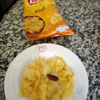 Lays Cipsin İçinden Çıkan Değişik Madde