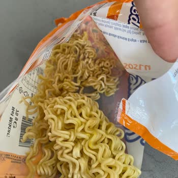Berona Noodle Hem Yarım Hem De Baharatı Eksik Çıktı