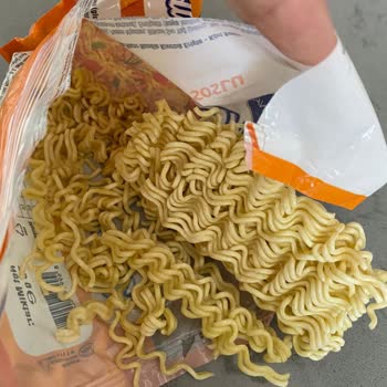 Berona Noodle Hem Yarım Hem De Baharatı Eksik Çıktı