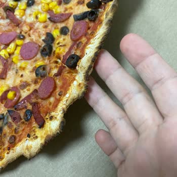 Sbarro Pizza Hamurunun Kenarların Yanık Olması