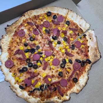 Sbarro Pizza Hamurunun Kenarların Yanık Olması