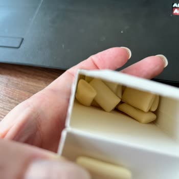 File Market'ten Aldığım Sakızın İçinden Saç Çıktı