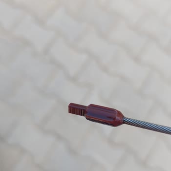 BMW Yağ Çubuğu Ucundaki Plastik Parça Kırıldı