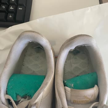 Puma Spor Ayakkabı Kendiliğinden İç Alt Tarafı Delindi