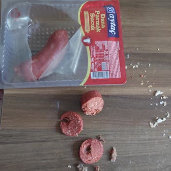 Aytaç Gıda Sucuktan Çıkan Cisim