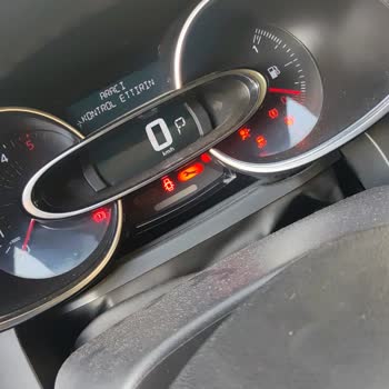 Renault Araç İm Kendini Korumaya Alıyor