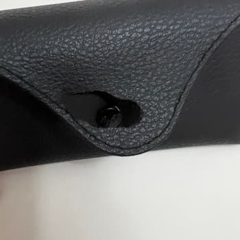 Rayban Gözlük Kutusu 1 Ay Oldu Alınalı Koptu Ve Kullanılmaz Hale Geldi