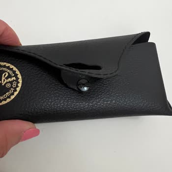 Rayban Gözlük Kutusu 1 Ay Oldu Alınalı Koptu Ve Kullanılmaz Hale Geldi