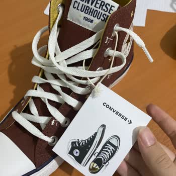 Converse Ayakkabı Renginin Farklı Olması