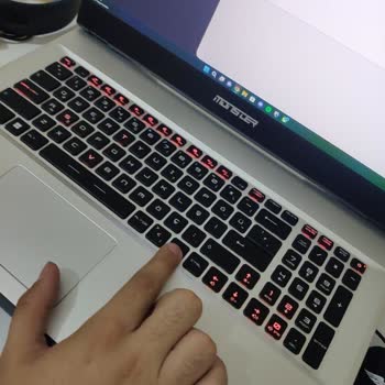 Monster Notebook Tulpar T7 V25 Fn Işıklarının Anakarta Bağlı Sıkıntısı