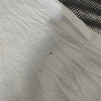 DeFacto Tüm Beyaz Çamaşırlarımızı Pas Lekesi Yaptı