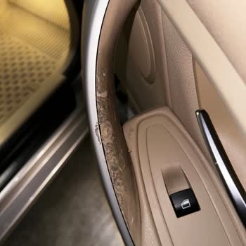 BMW 320i (2013) Kapı Kolunda Soyulmaya Ücretsiz Denip Ücret İstenmesi!