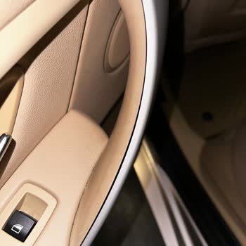 BMW 320i (2013) Kapı Kolunda Soyulmaya Ücretsiz Denip Ücret İstenmesi!